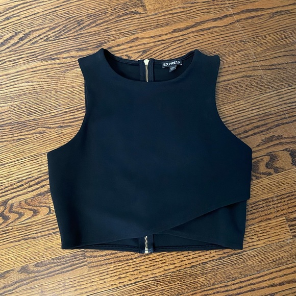 Express crop top with cutouts - Picture 3 of 4